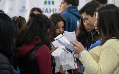 Charlas informativas sobre becas y talleres de extensión universitaria