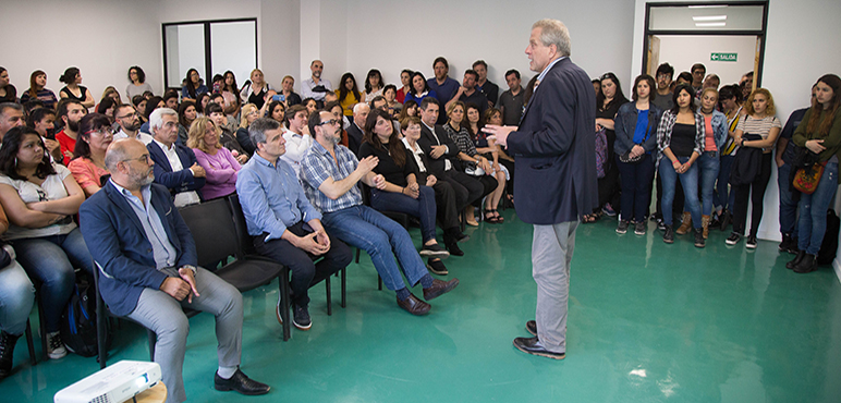 Se presentaron las becas de estímulo a carreras de ingeniería e informática para mujeres