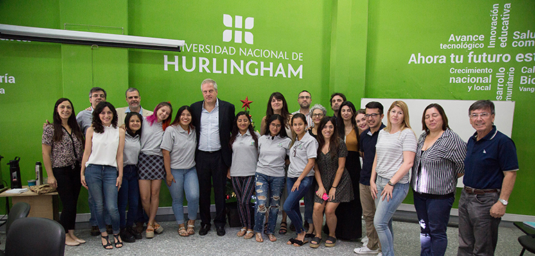 Desayuno con estudiantes que realizaron intercambios