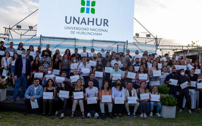 La UNAHUR entregó certificados a participantes del programa  «Un estudiante, un compañero» y a talleristas de «Universidad en los Barrios»