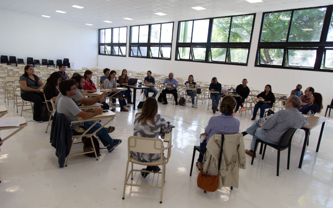 Cerca de 30 docentes recibieron sus becas de formación UNAHUR