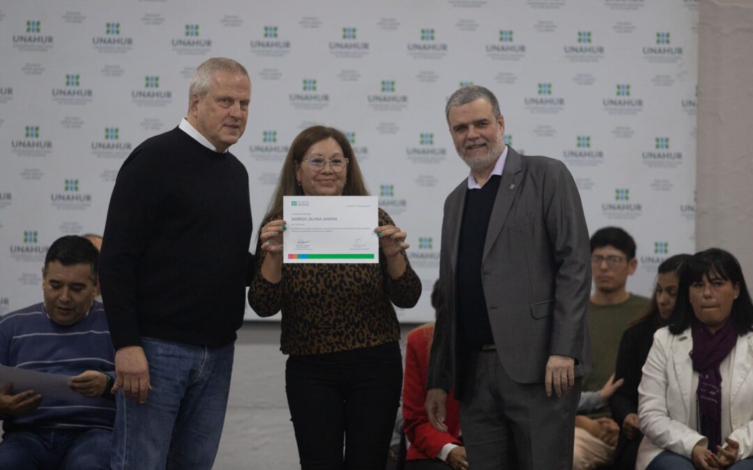 Perczyk entregó diplomas a la primera cohorte de la Escuela Secundaria Virtual para Personas Jóvenes y Adultas